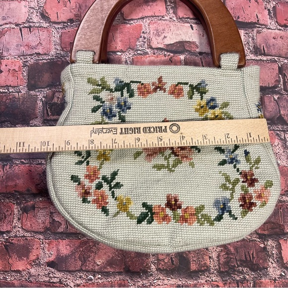 Vintage Handcrafted Floral Tapestry Handbag Needlepoint Cutch Bag Wooden Handle - Picture 12 of 14